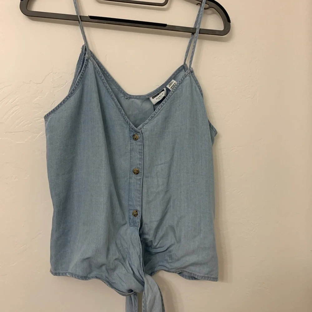 Top - Picture 2 of 2